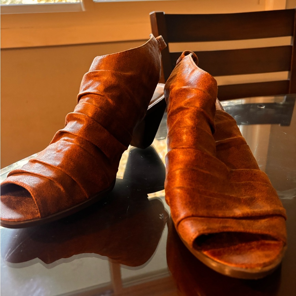 Bear Traps Sinclair Open Toe Slingback Mules Heels Faux Leather Size 11M NWOT
